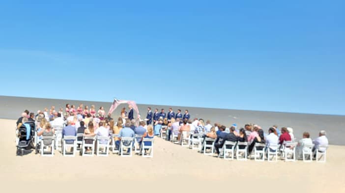 Ceremony-on-Gimli-Beach Ceremony-on-Gimli-Beach